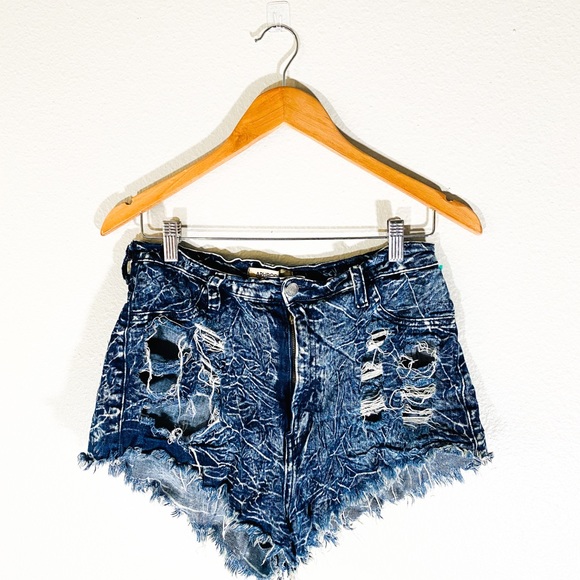 High waisted highly distressed shorts - Picture 5 of 8